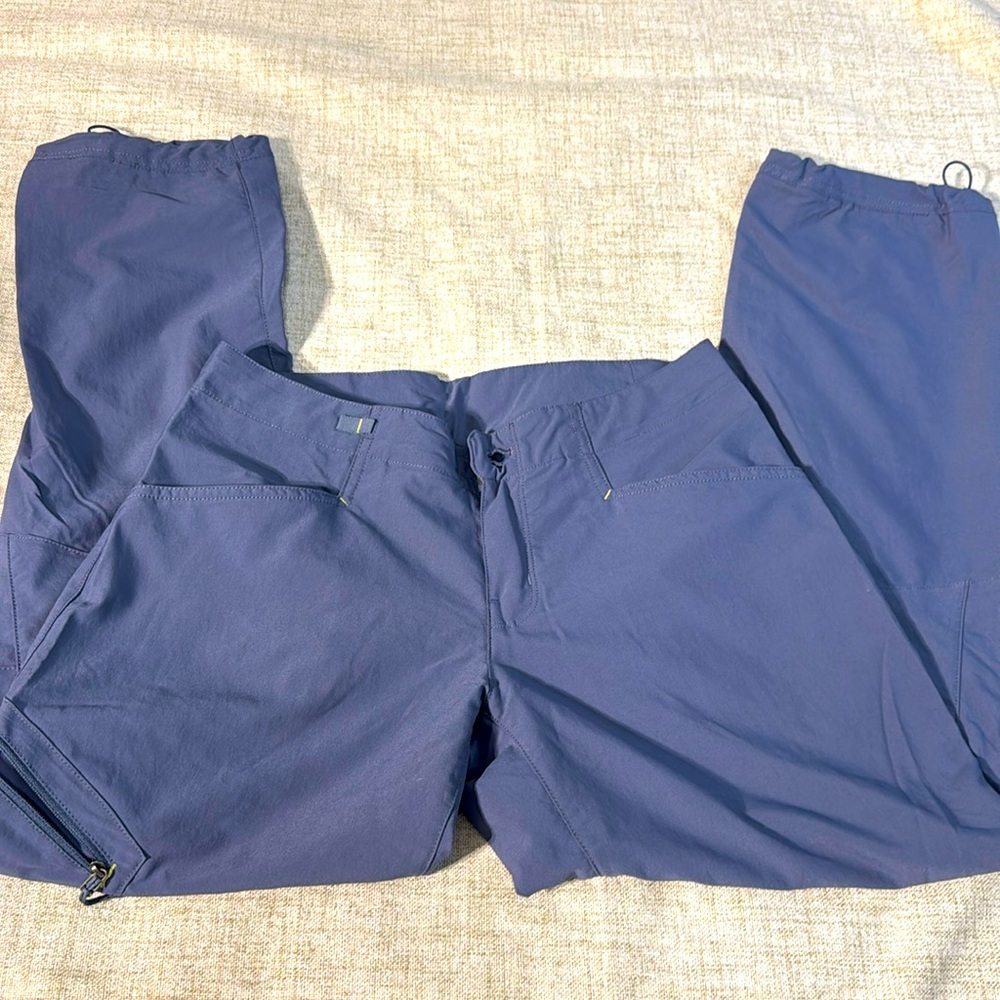 Patagonia joggers with side zip pocket. EUC. Inseam 27”. Size 6